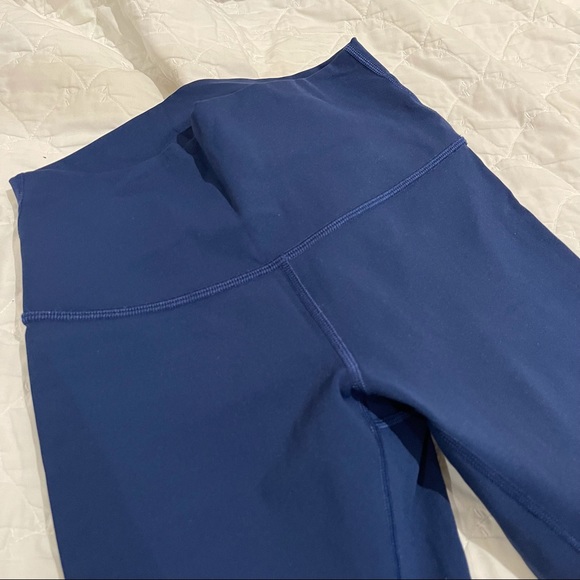 Lululemon Navy Wunder Under Crop (Hi-Rise) - Picture 6 of 7